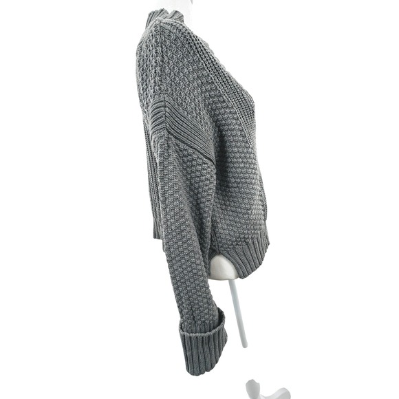 Abercrombie & Fitch Gray Chunky Knit Cropped Cardigan V Neck Button Sweater - Picture 7 of 12